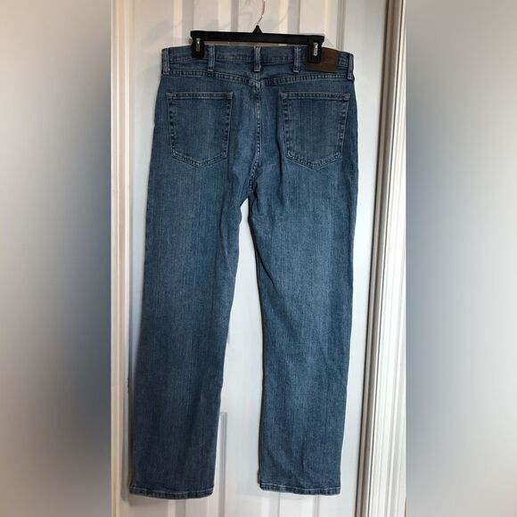 WRANGLER - Men’s Sz 34/32 Relaxed Fit, Straight-Leg Jeans in Medium Dark Wash. - Picture 13 of 14
